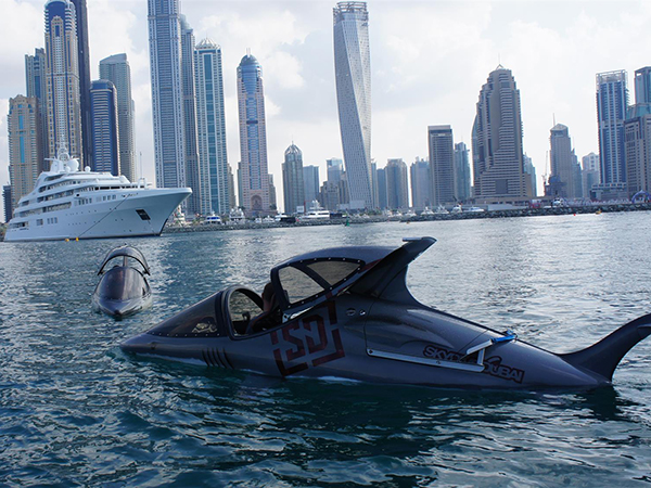 أفضل طريقة لإنفاق 100 ألف دولار أمريكي... غواصة Seabreacher